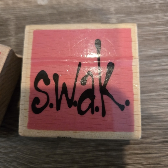 **New*Set of Three Fun Wooden Stamps *VAP SCRAP* - Picture 2 of 4